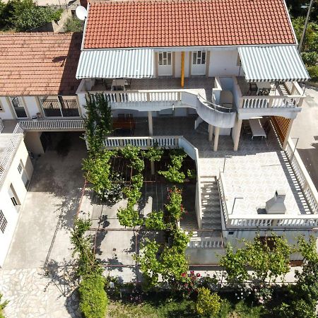 Rasin Apartments Pakoštane Buitenkant foto